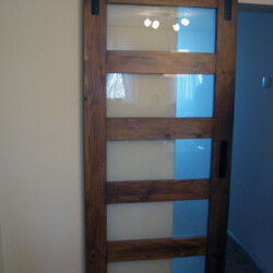 Drvena vrata sa staklom