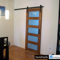 Drvena vrata sa staklom