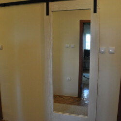 Drvena klizna vrata sa ogledalom